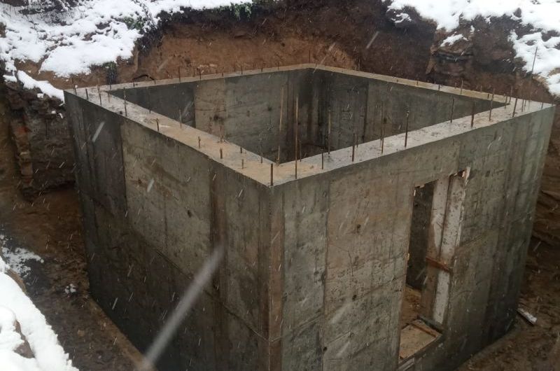 Строительство погреба в труднодоступном месте по Киеву