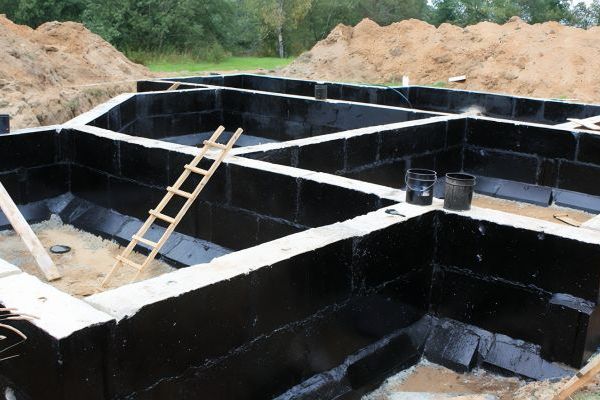 Гідроізоляція фундаменту із ФБС у Київській області.