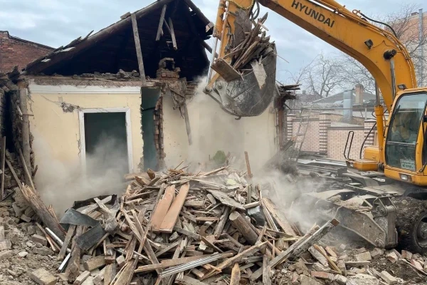 Демонтаж аварийных зданий в Киеве