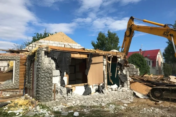 Демонтаж аварийных зданий в Киеве срочно