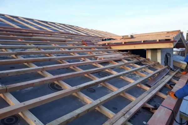 Устройство кровли из металлочерепицы - обрешетка