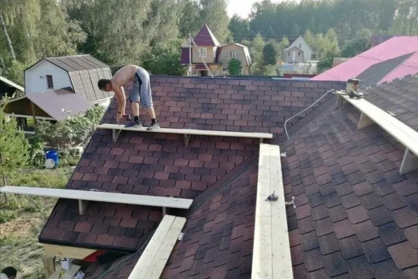 Монтаж битумной черепицы в Киеве